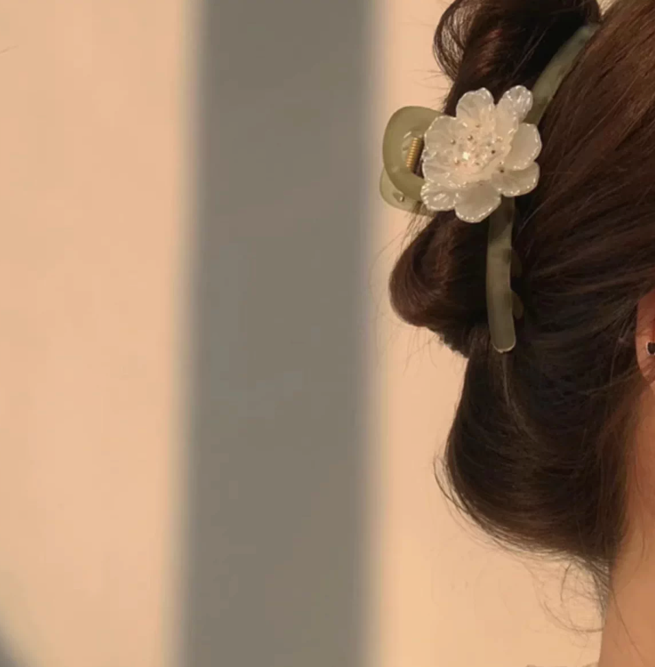 Green with White Flower Hair Clip / Clawclip
