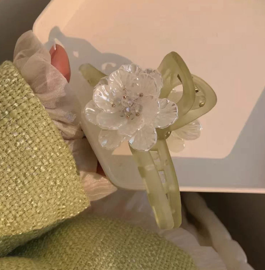 Green with White Flower Hair Clip / Clawclip